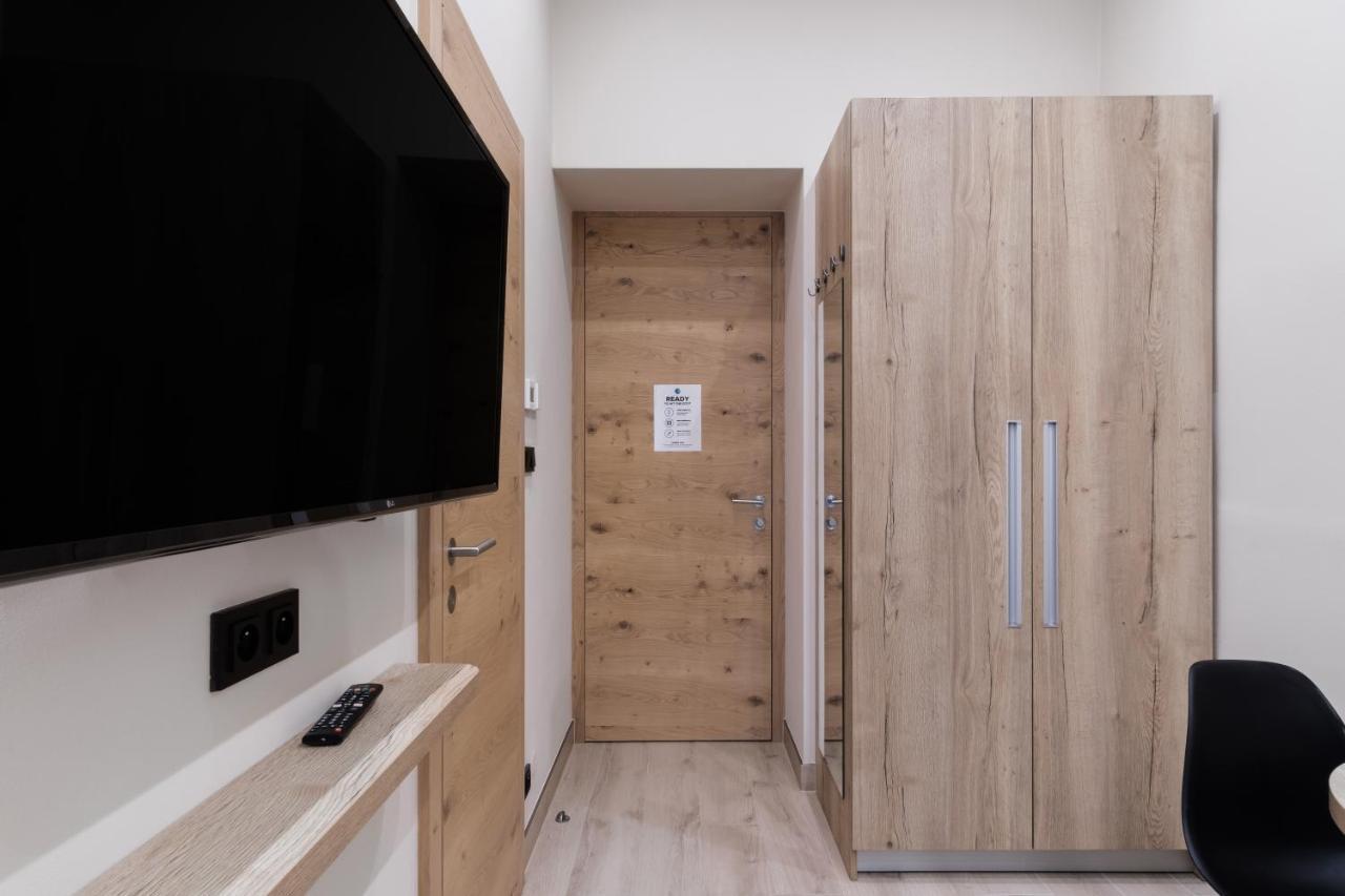 Days - Modern - 7 Min Wenceslas Square Apartament